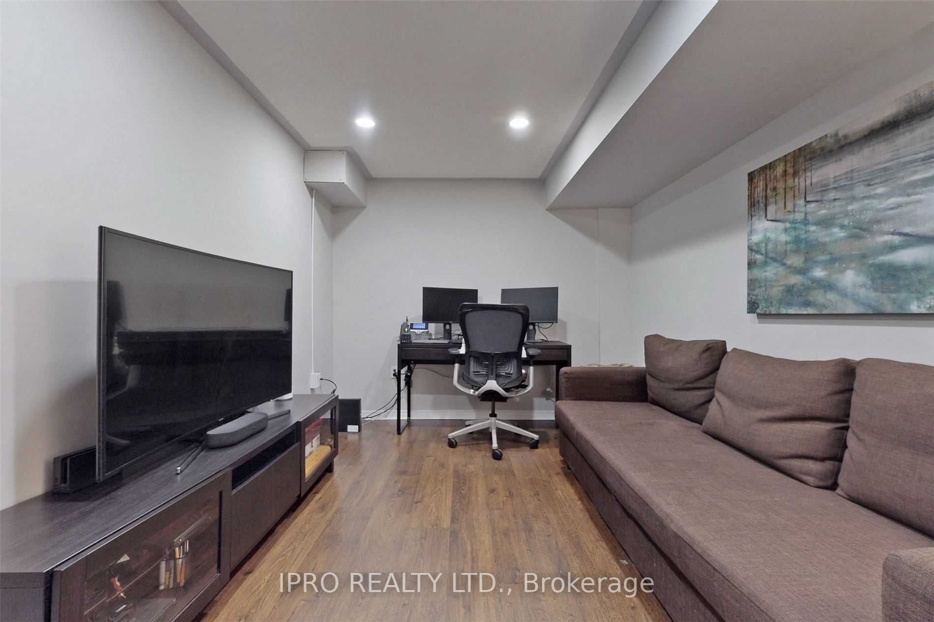 121 Livingston Road