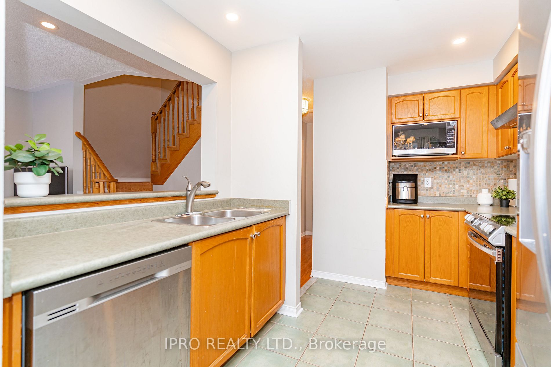 121 Livingston Road