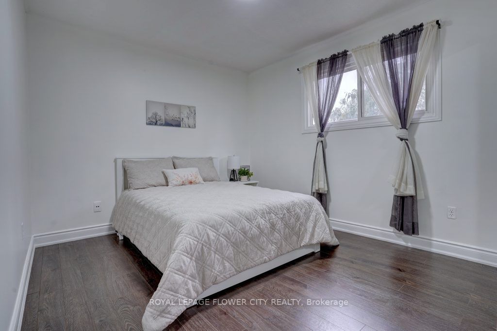 34 Bristol Ave S