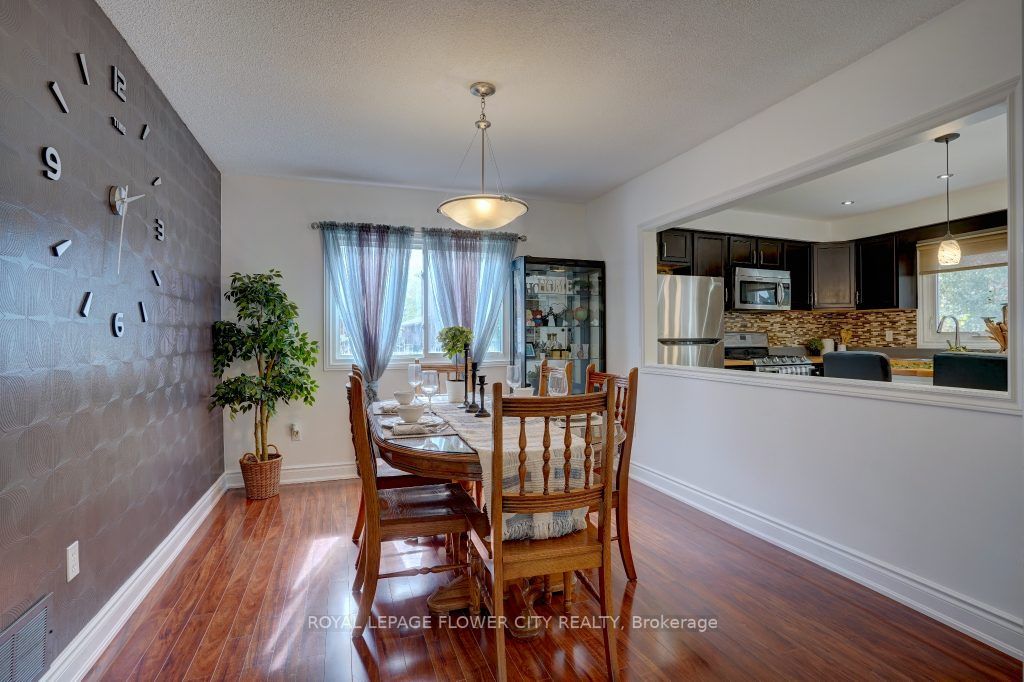 34 Bristol Ave S