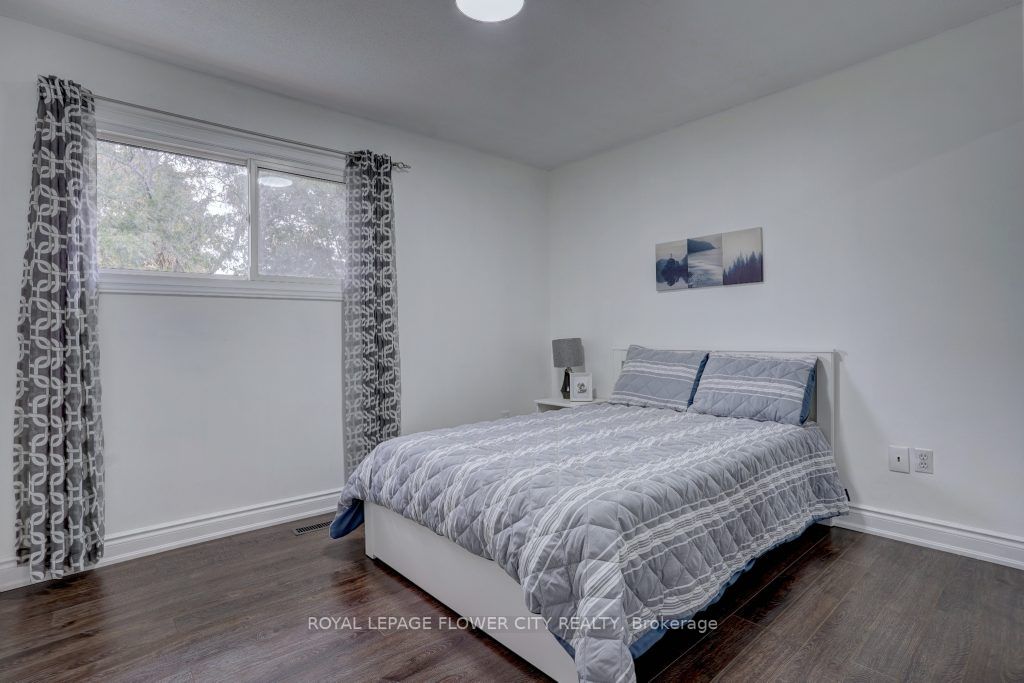 34 Bristol Ave S