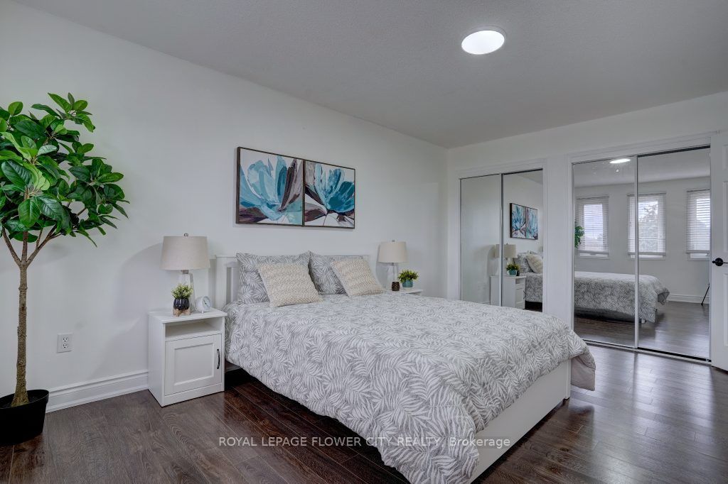34 Bristol Ave S