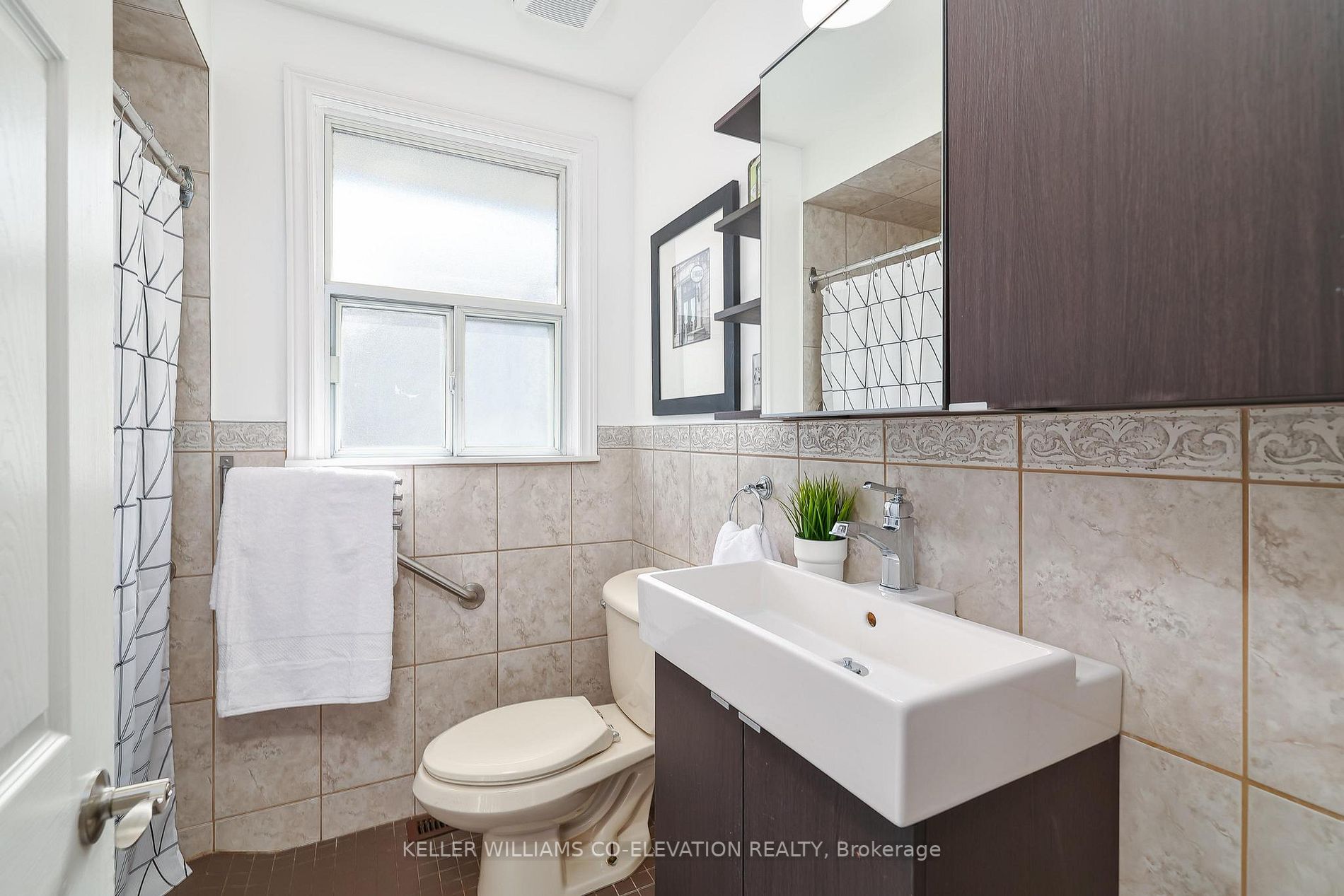 18 Littlewood Cres