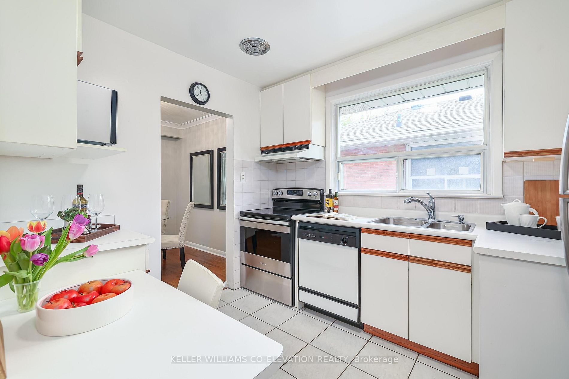 18 Littlewood Cres