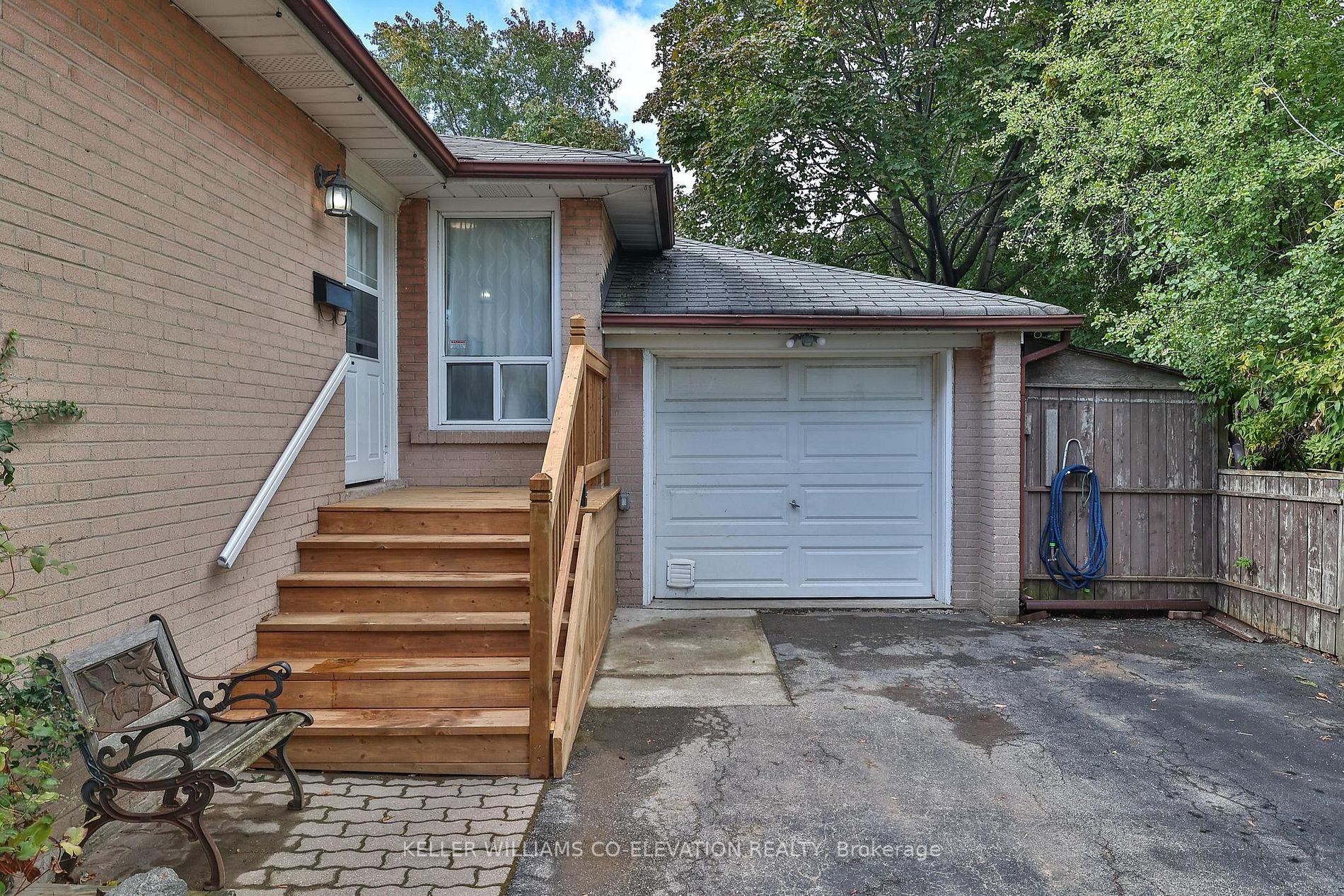 18 Littlewood Cres