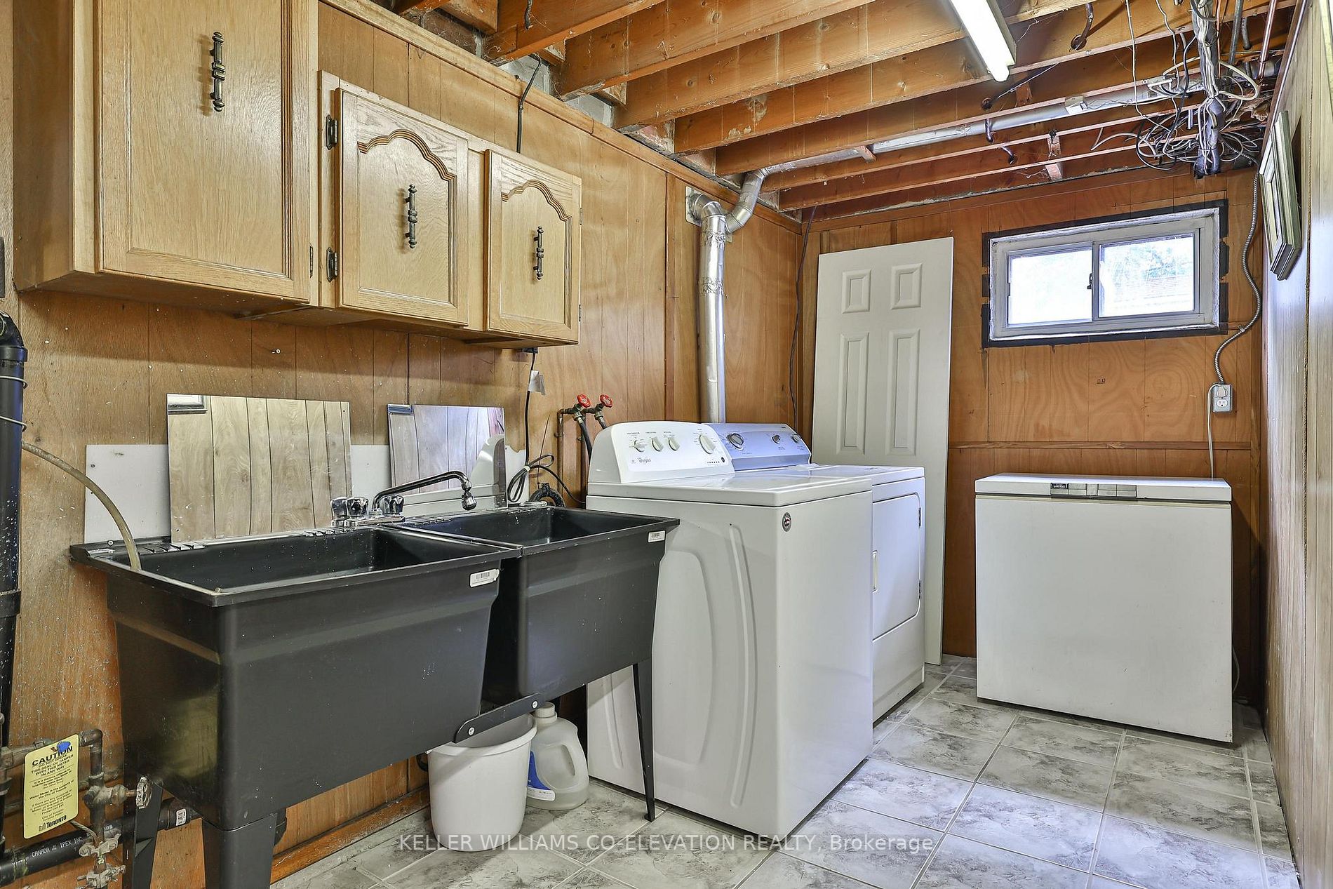 18 Littlewood Cres