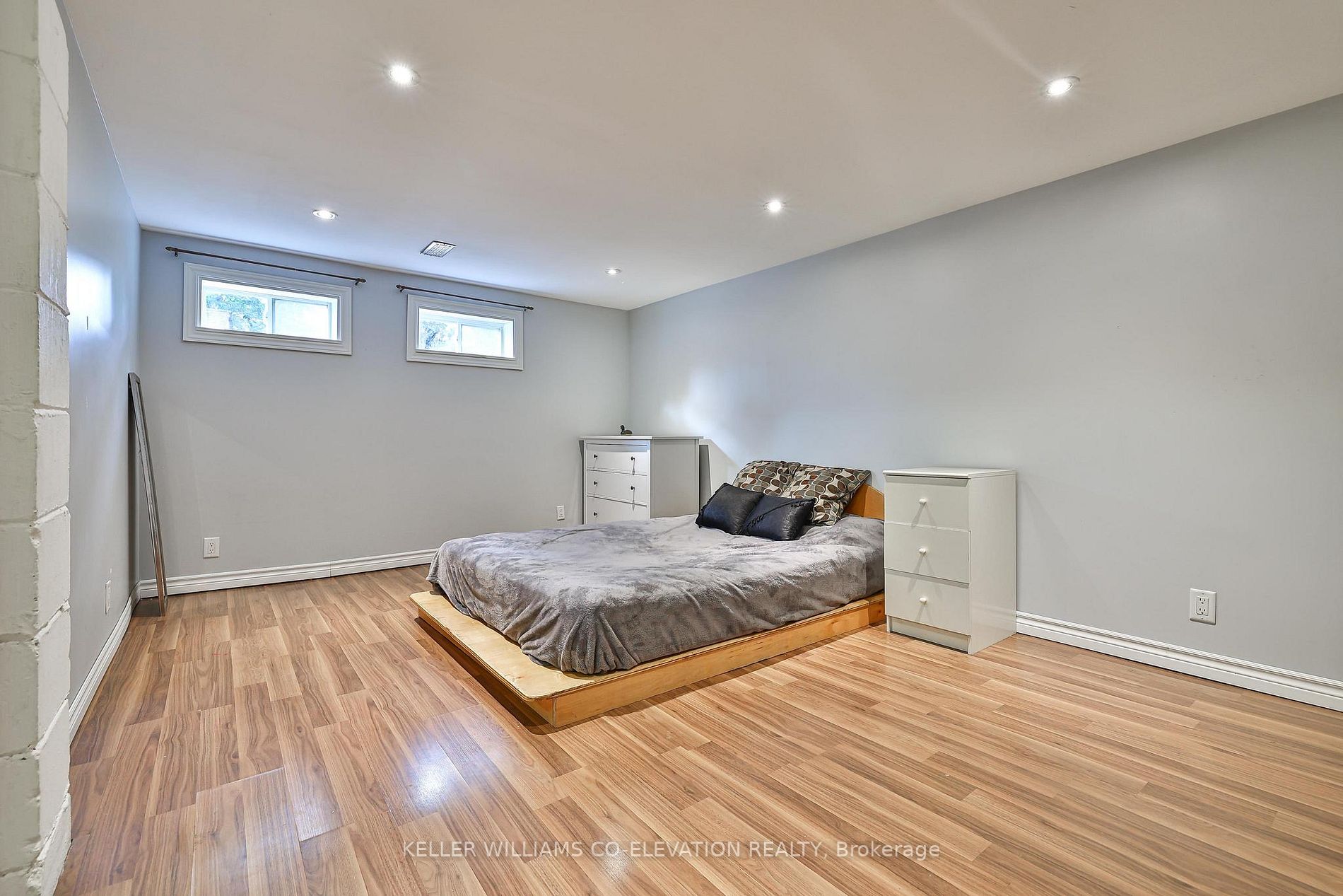 18 Littlewood Cres