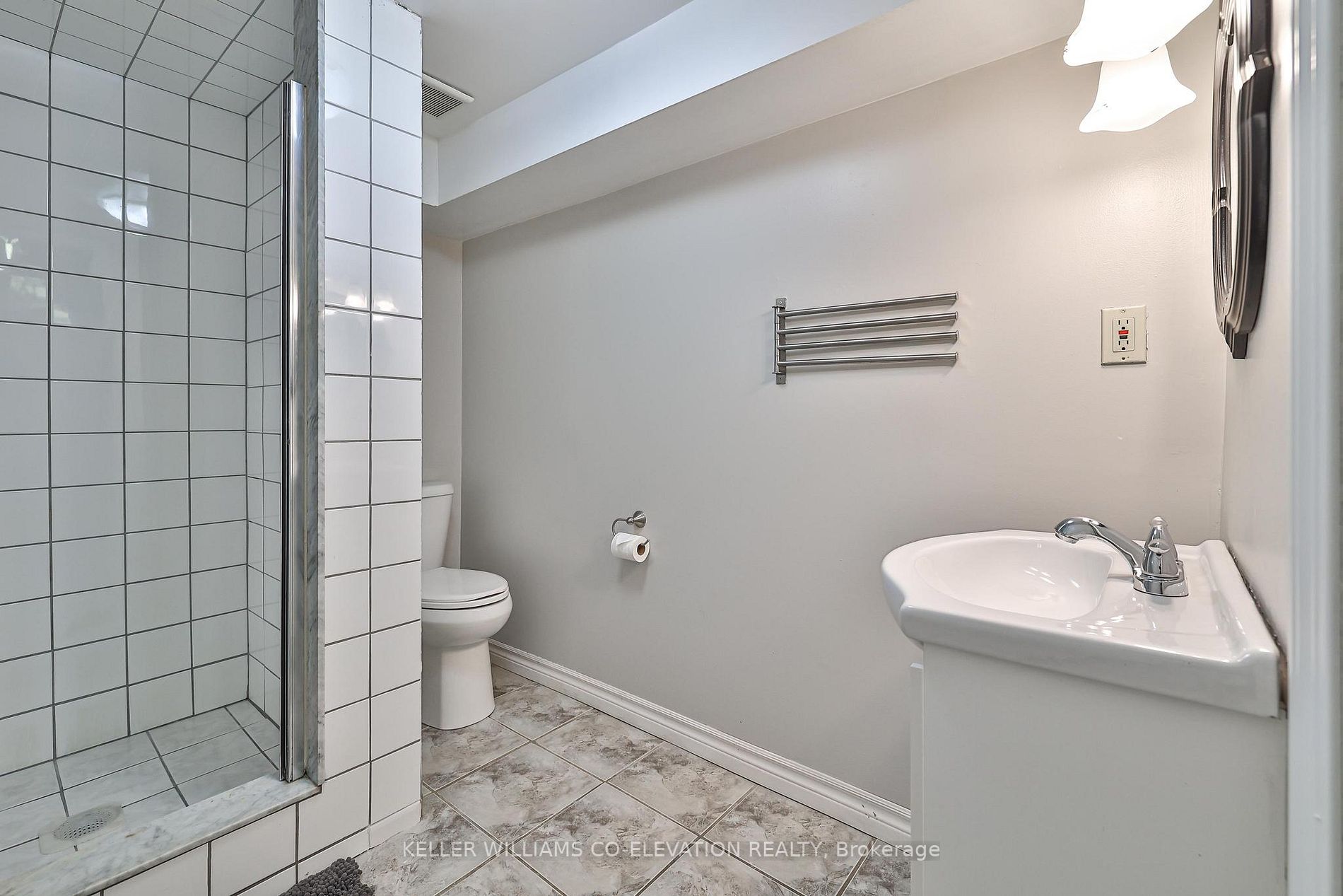 18 Littlewood Cres