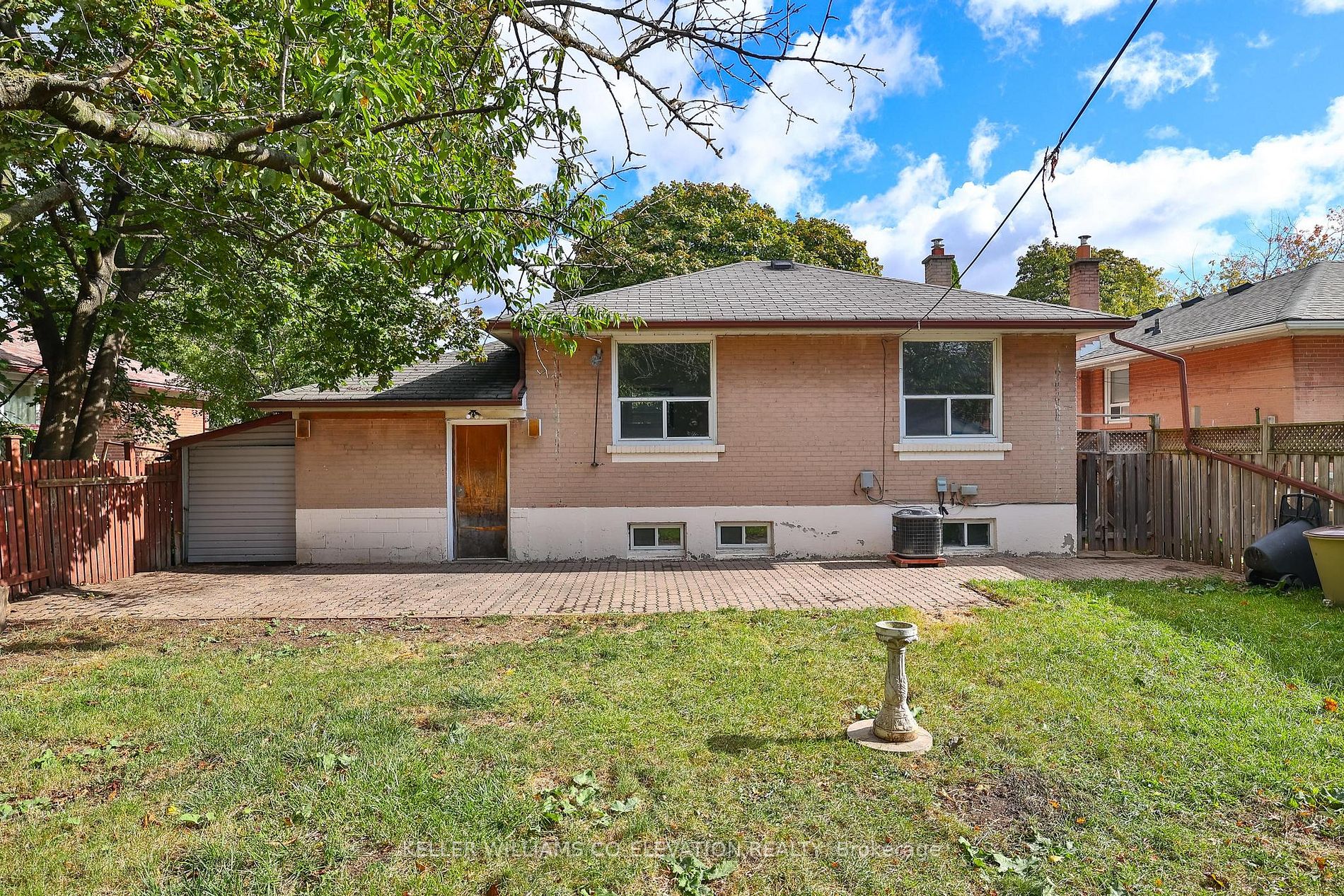 18 Littlewood Cres
