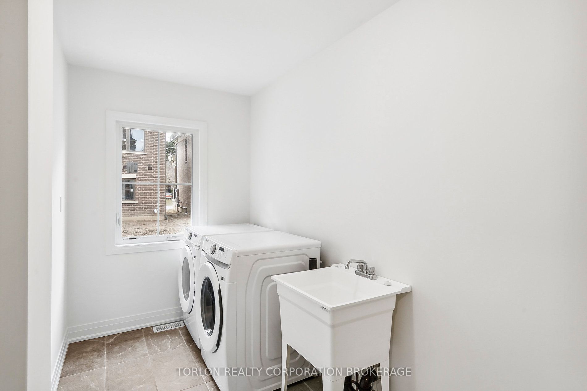 2159 Royal Gala Circ