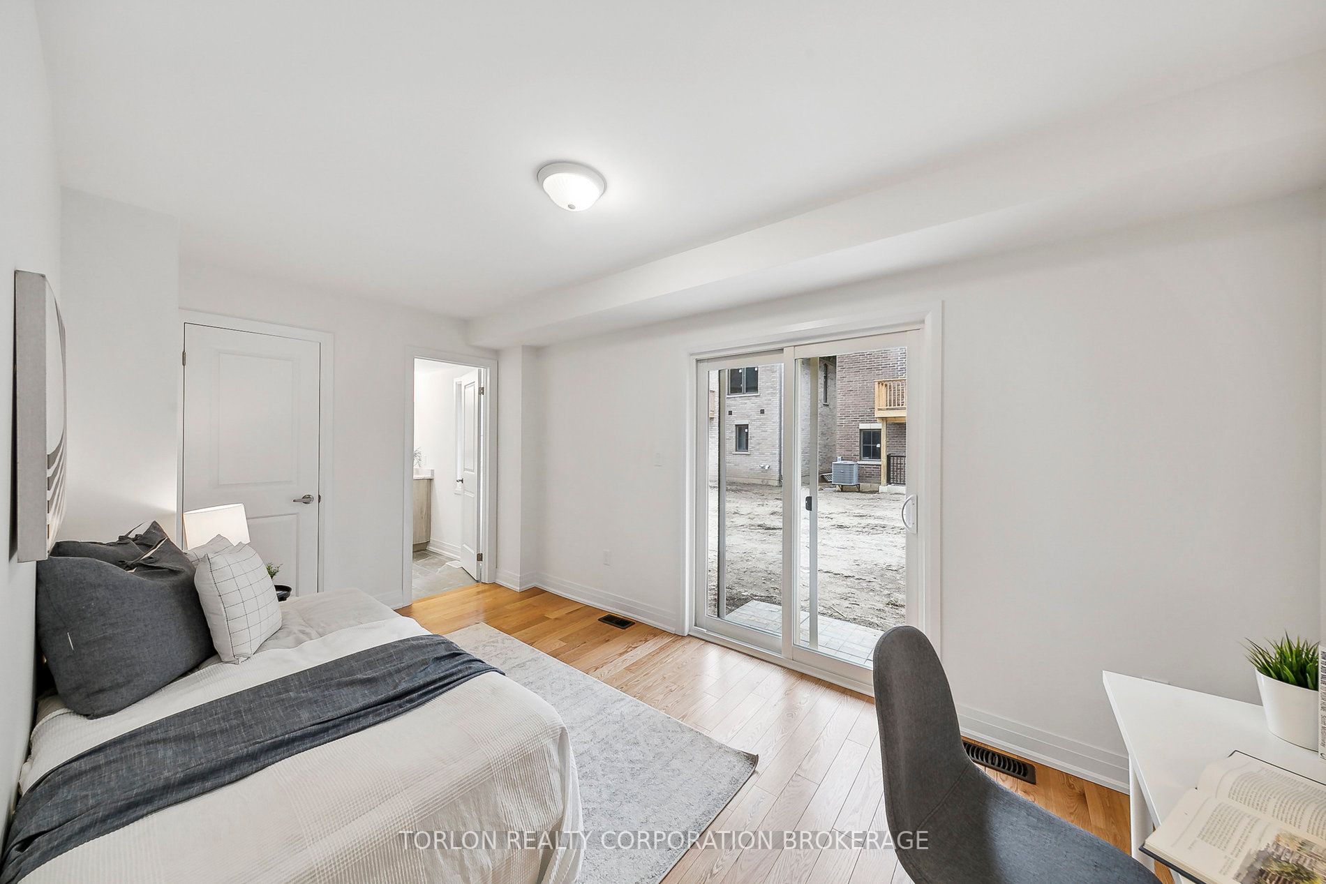 2159 Royal Gala Circ