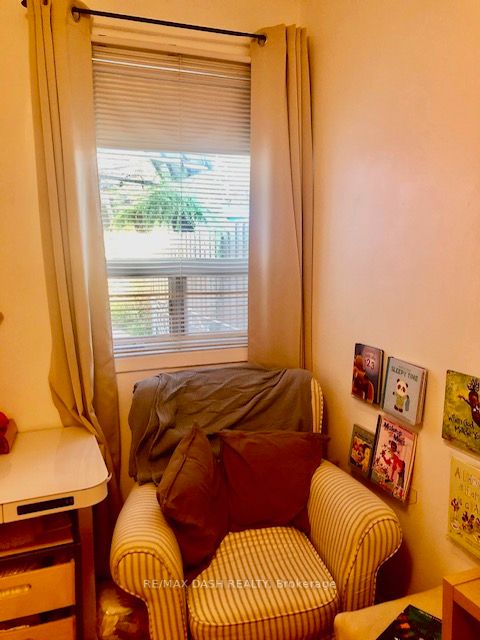 10 Abbs St, #Main
