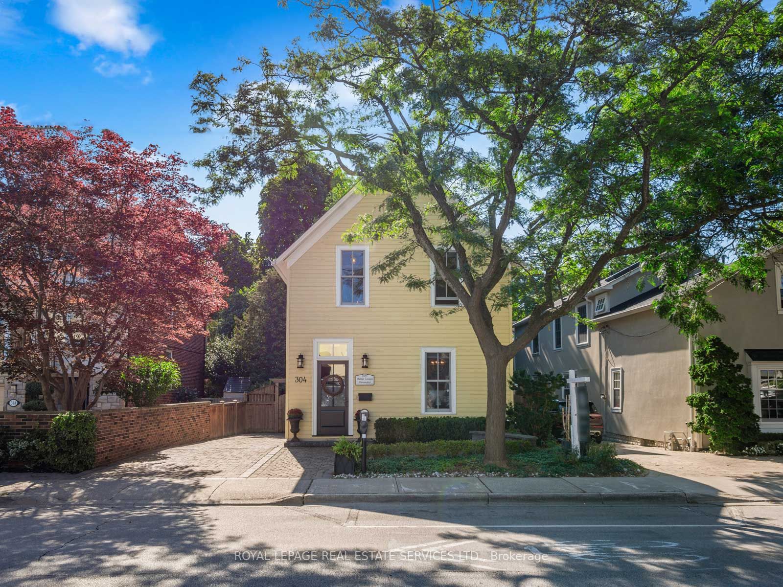304 Robinson Street
