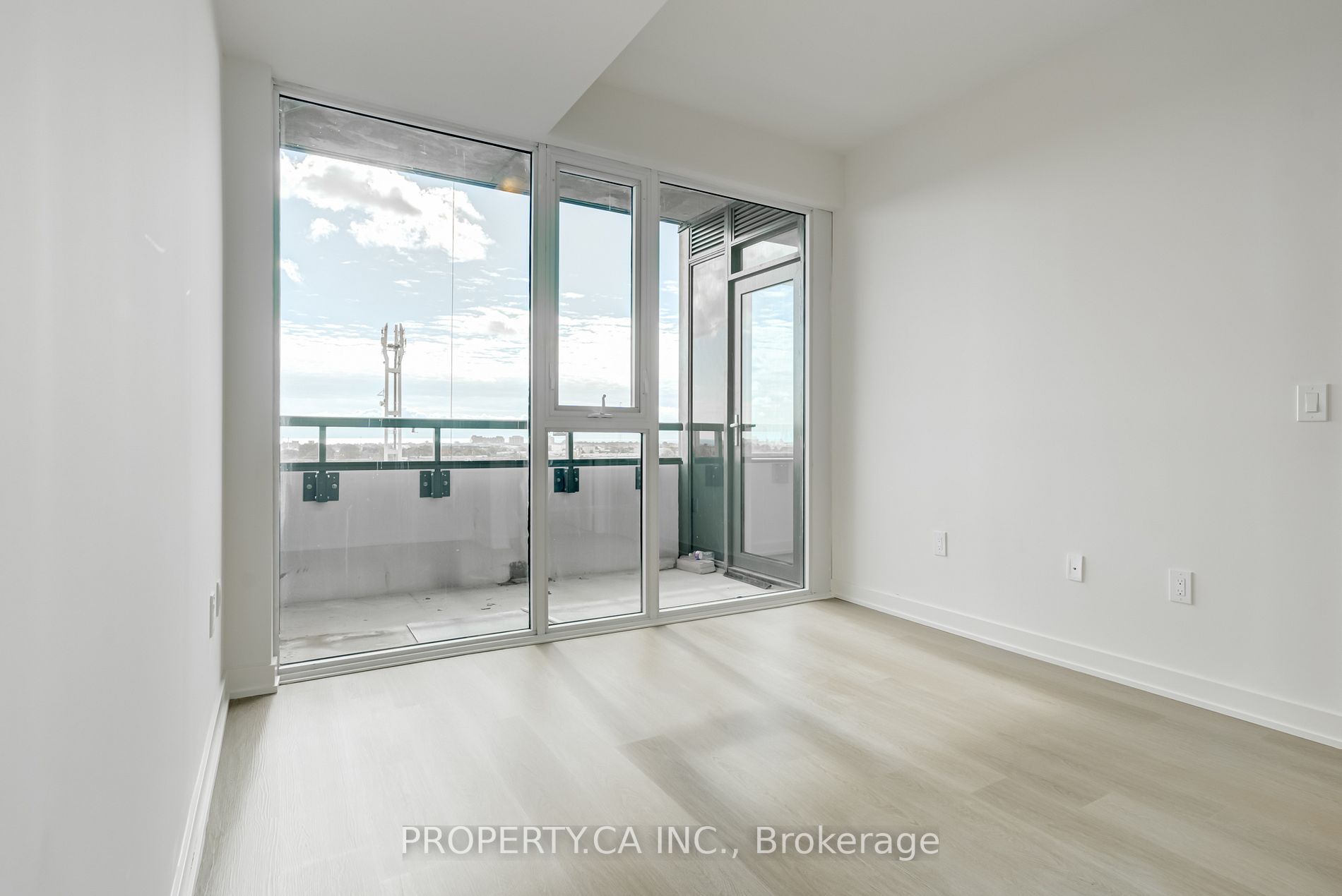 859 The Queensway, #713