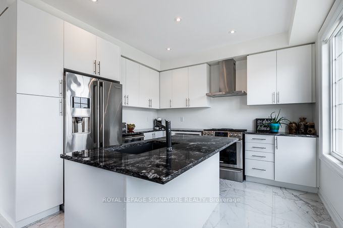 90 Lady Evelyn Cres