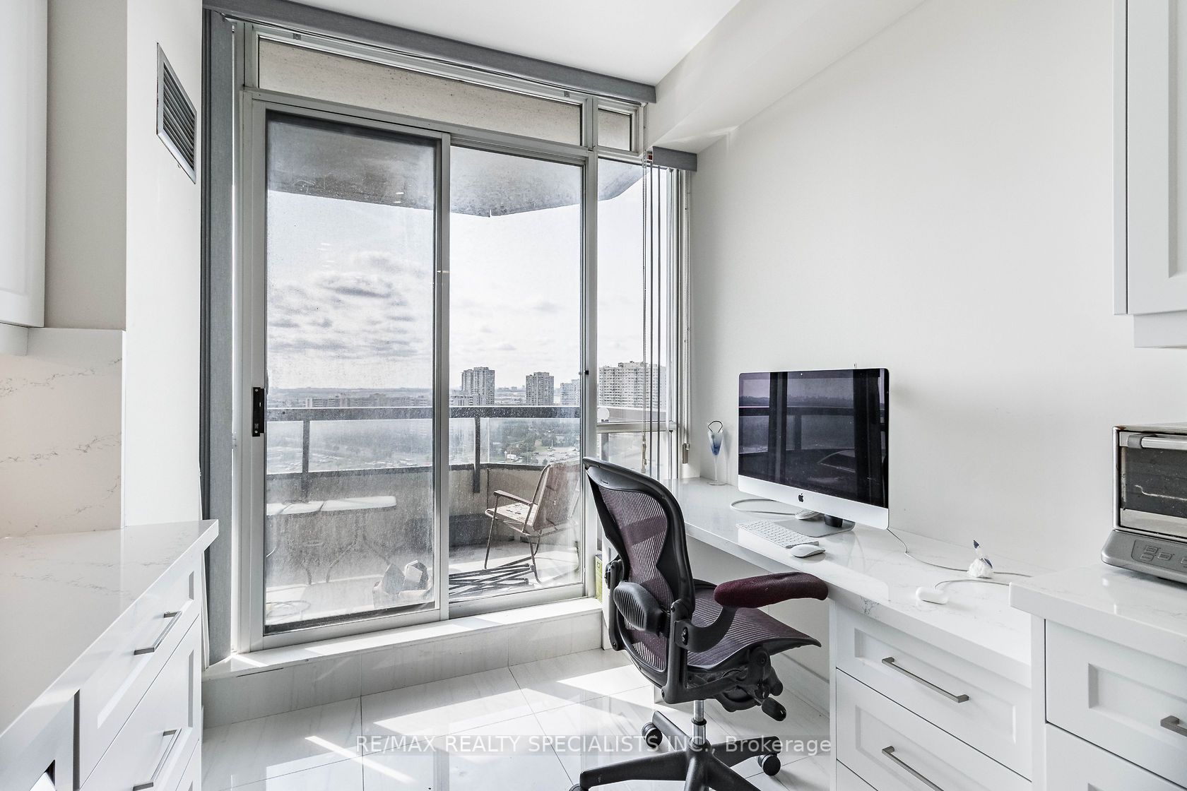 24 Hanover Road, #2204