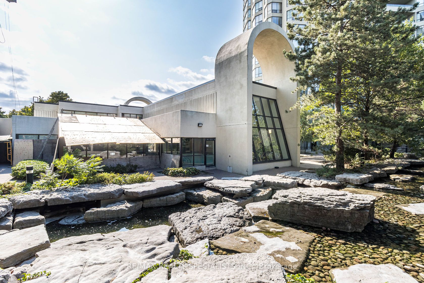 24 Hanover Road, #2204