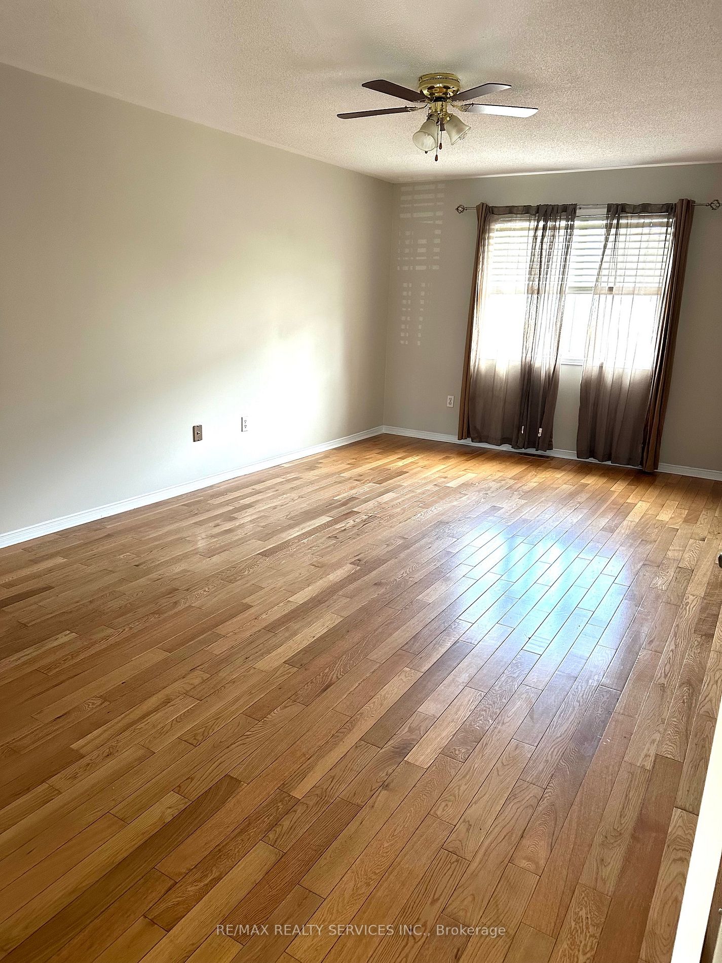 33 Poplar Plains Rd