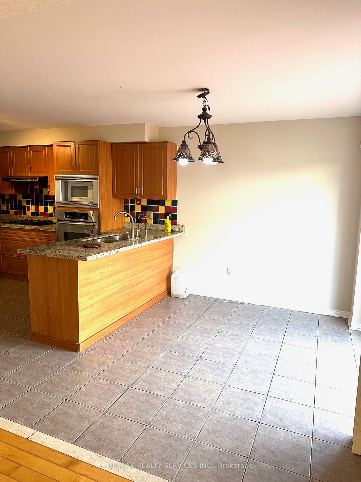 33 Poplar Plains Rd