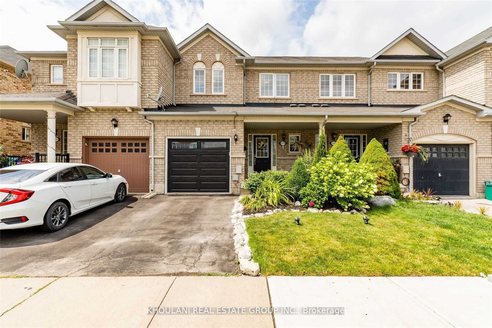 1215 Lamont Cres