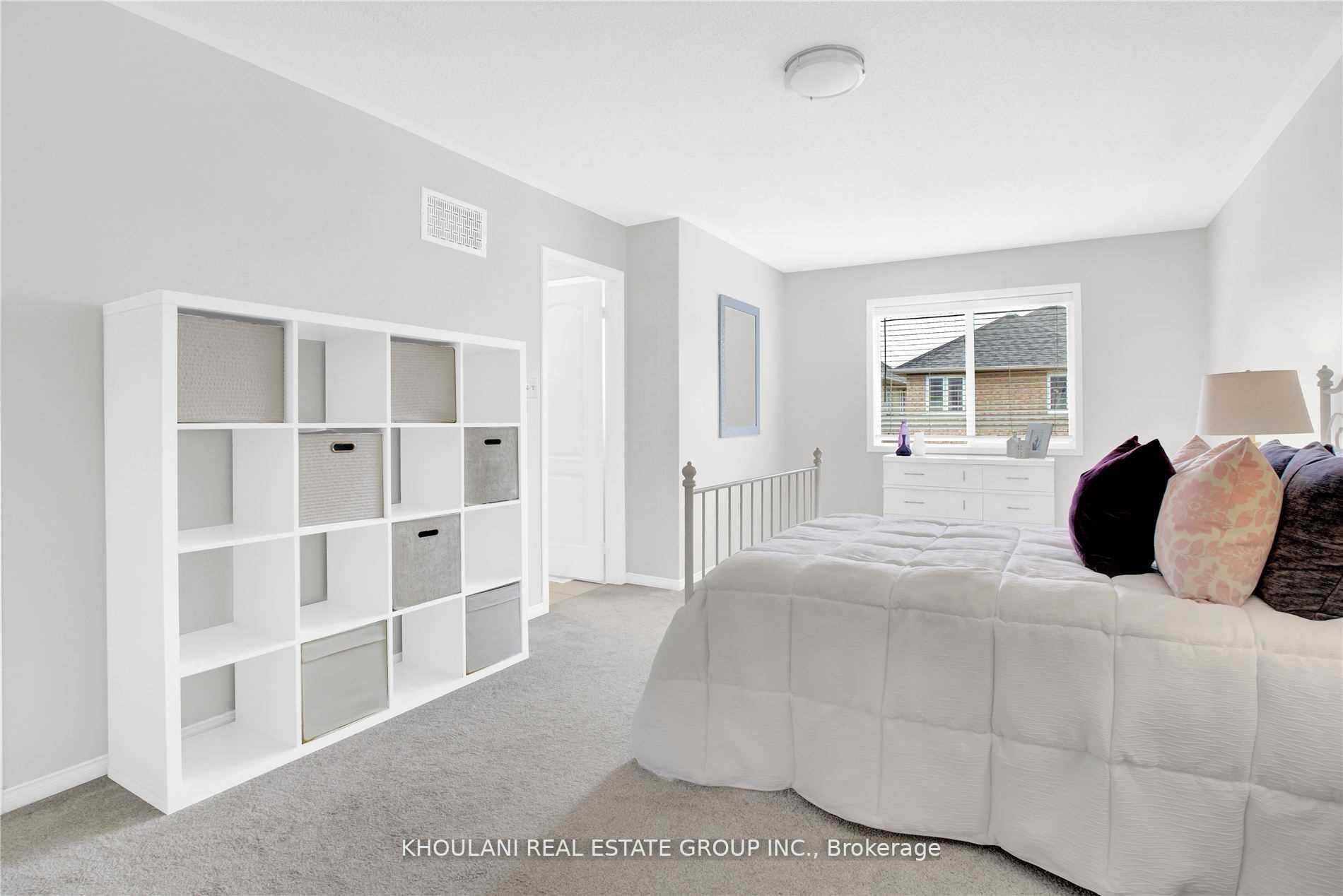 1215 Lamont Cres