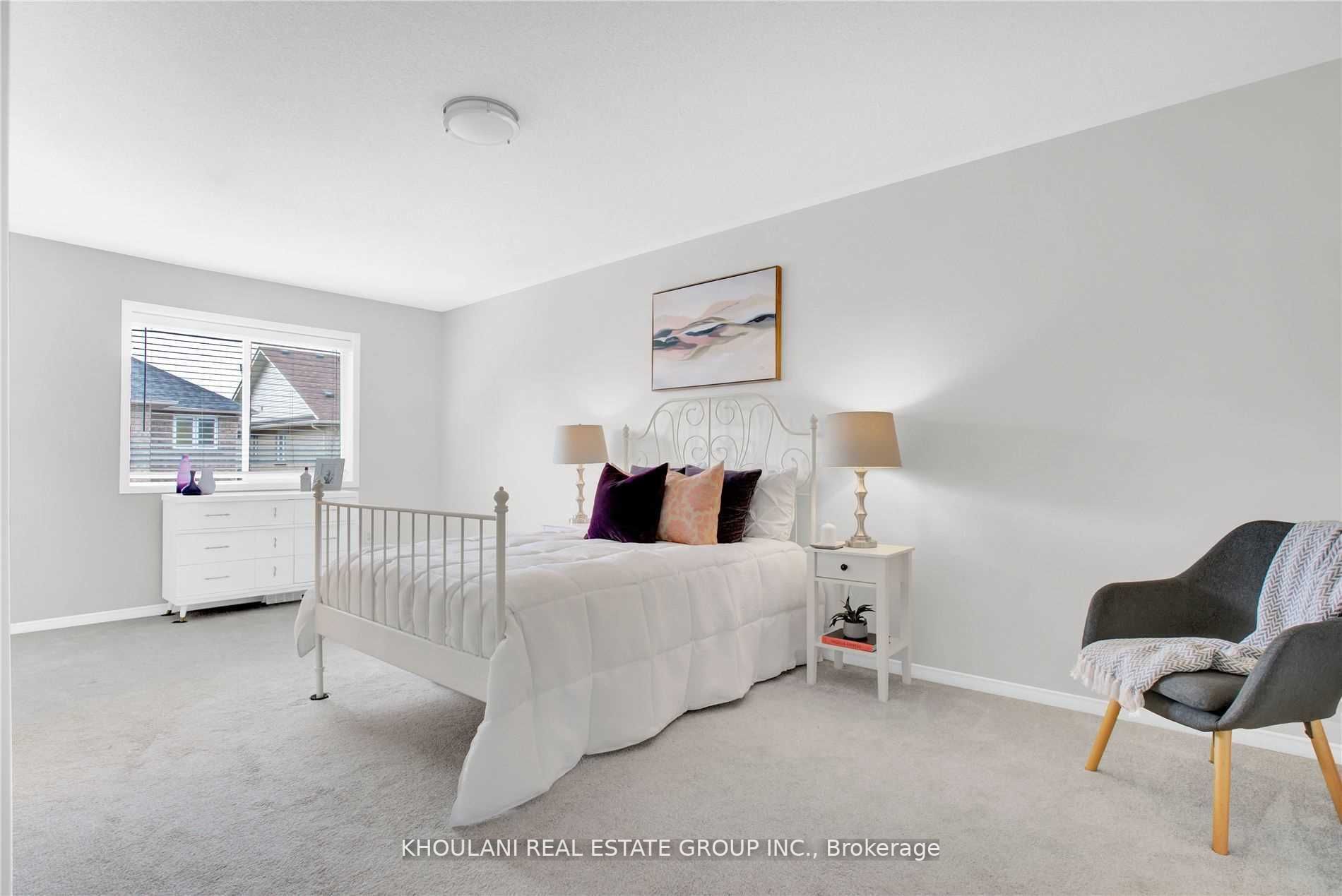 1215 Lamont Cres