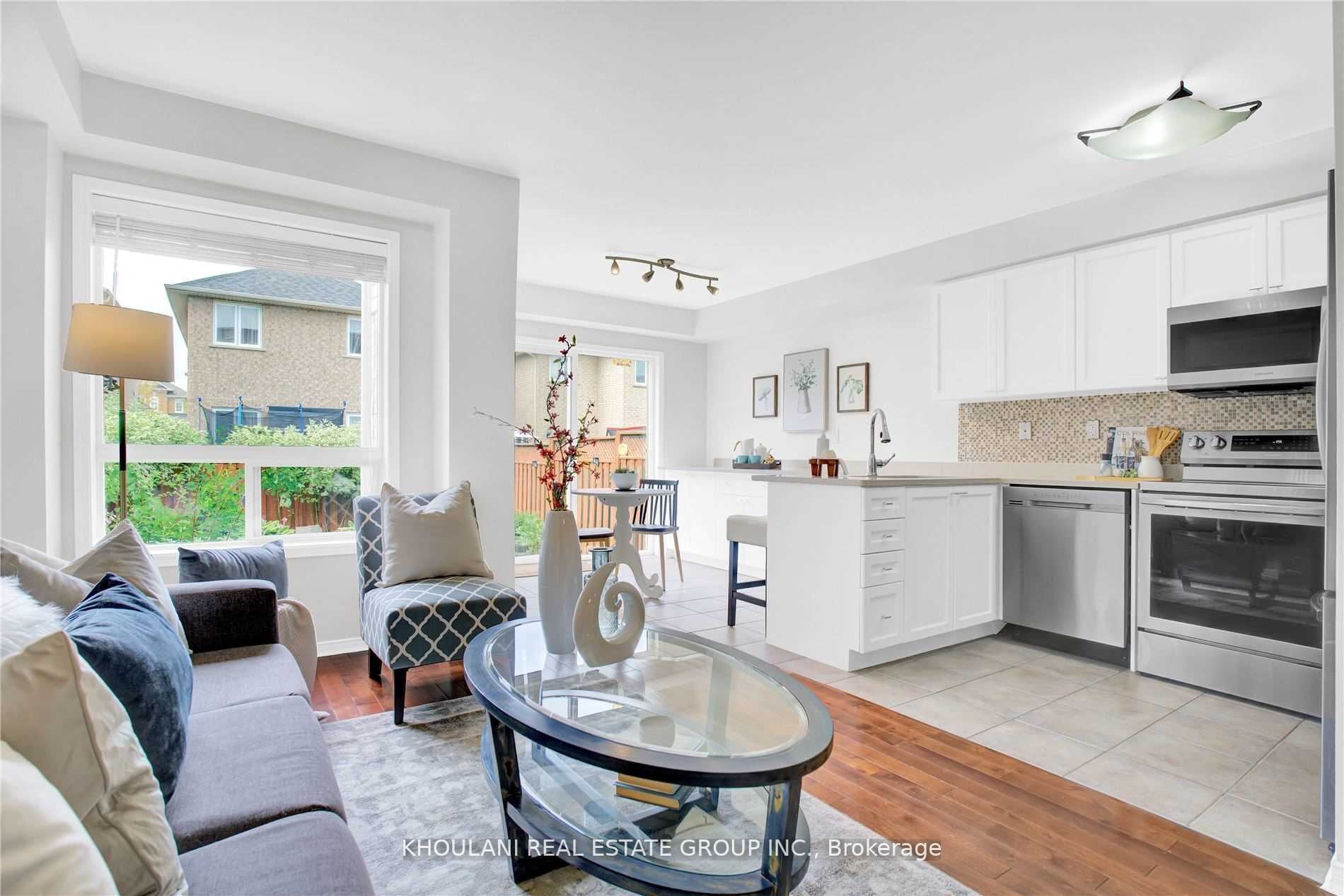 1215 Lamont Cres