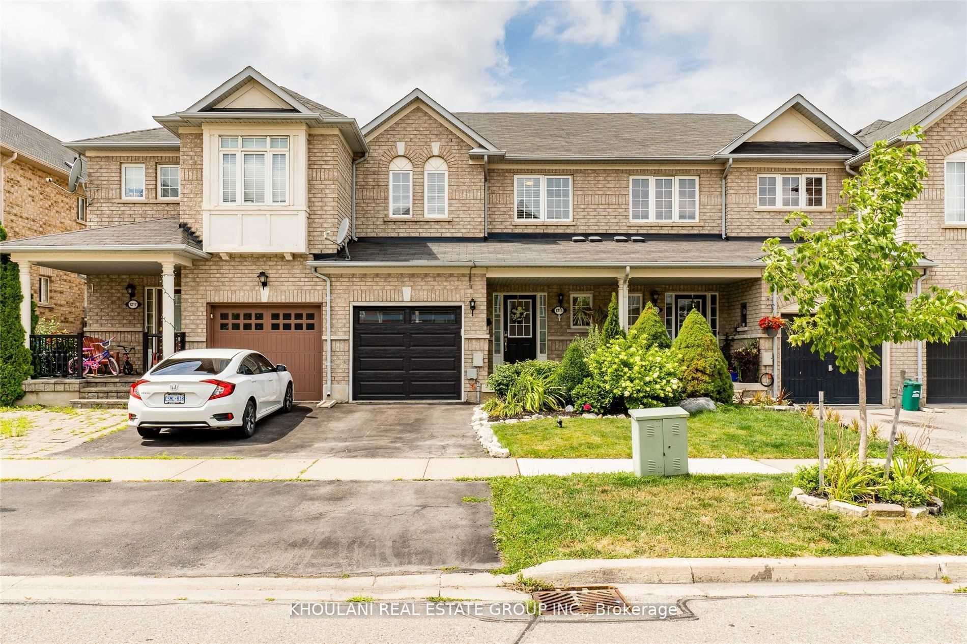 1215 Lamont Cres