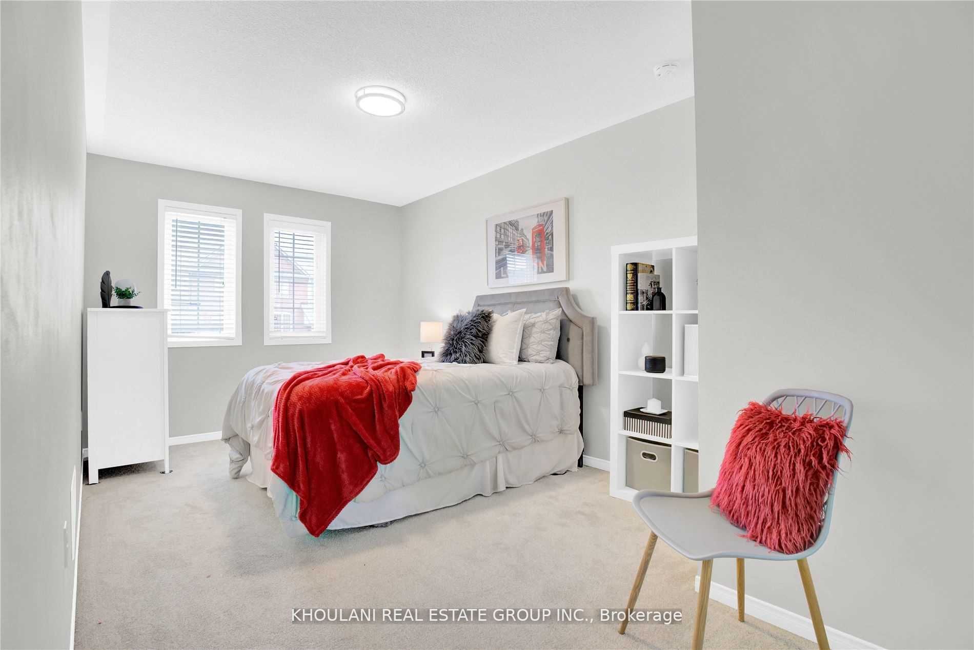 1215 Lamont Cres