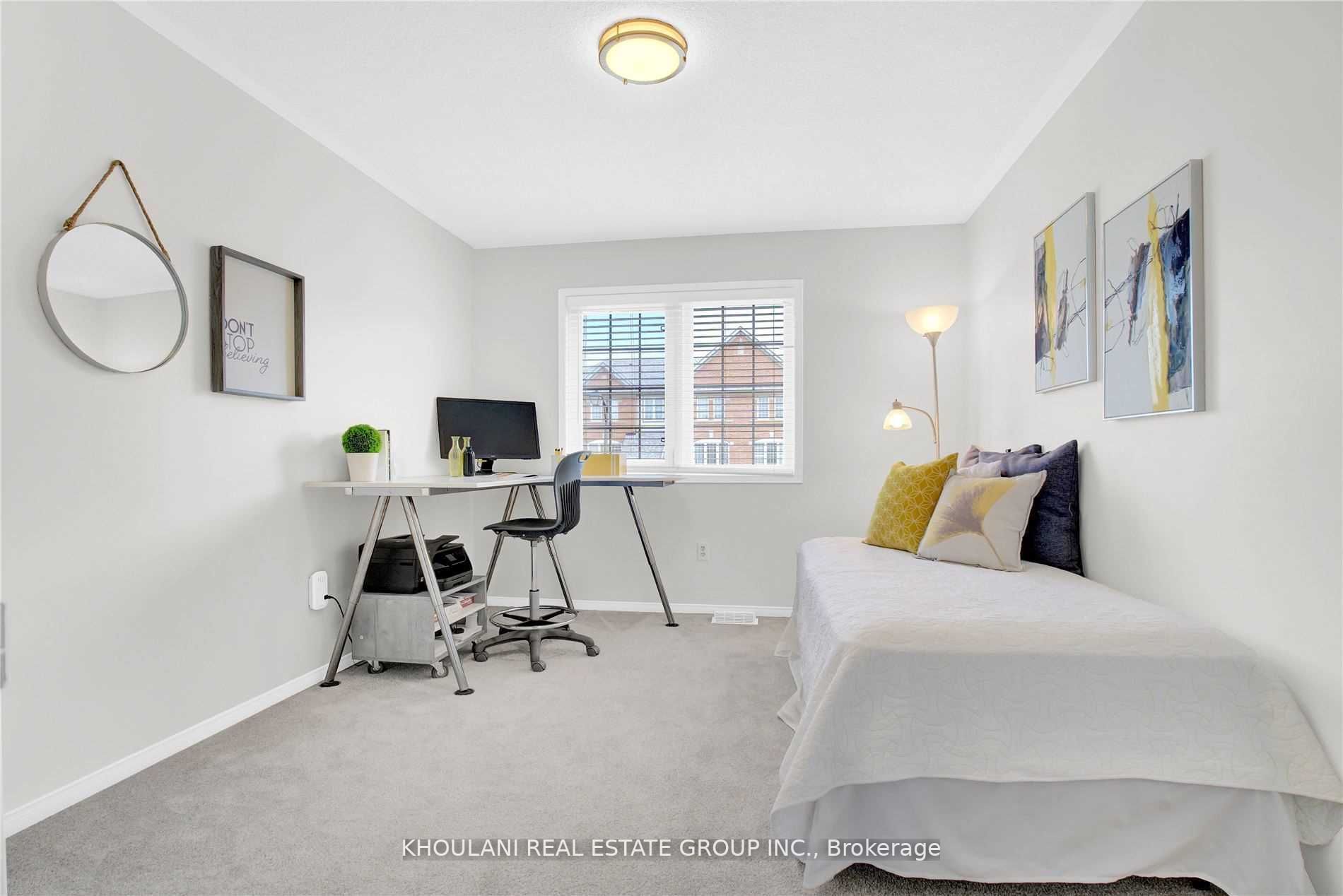 1215 Lamont Cres