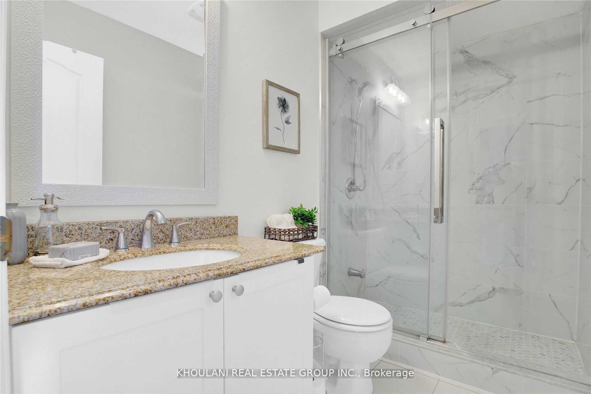 1215 Lamont Cres