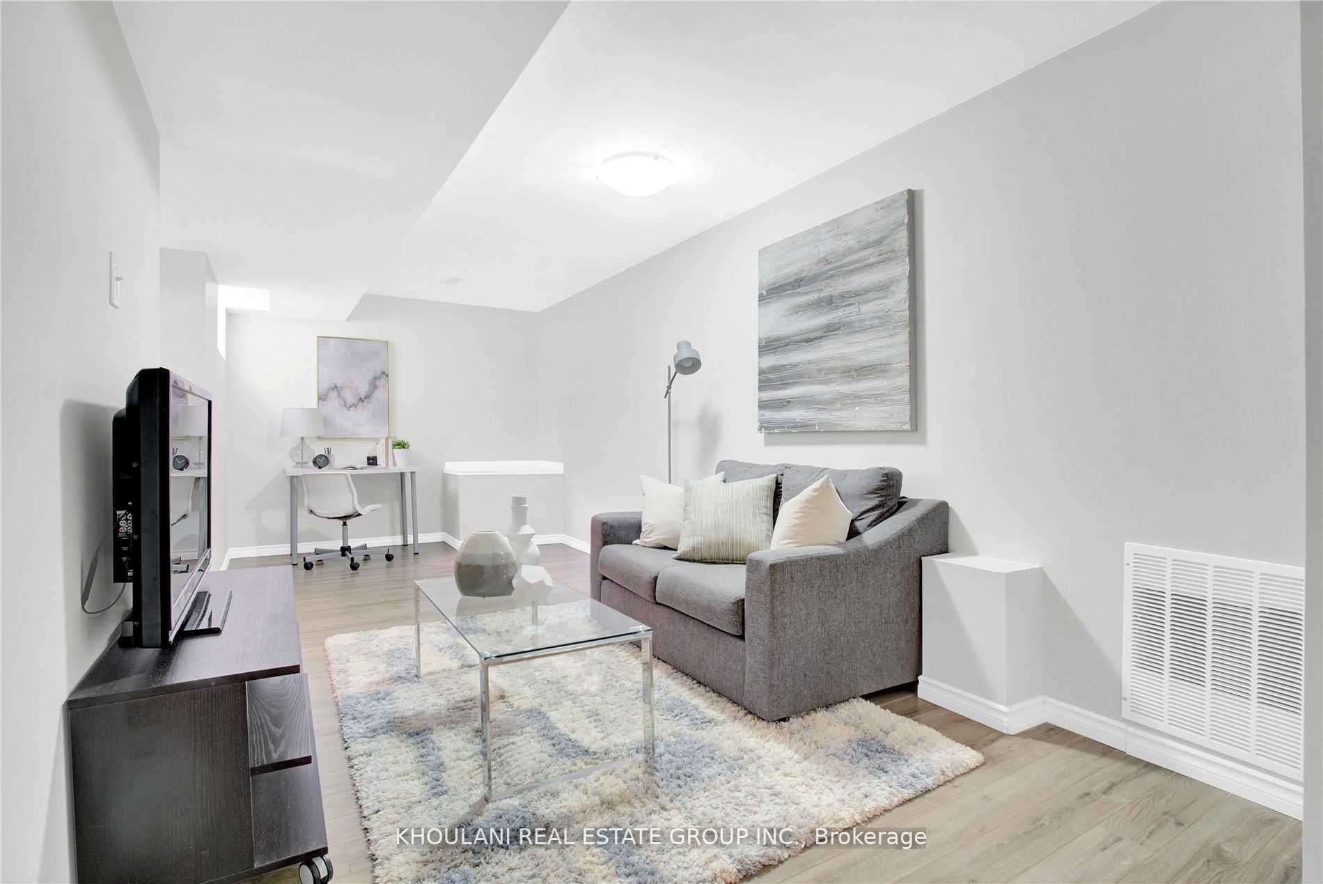 1215 Lamont Cres