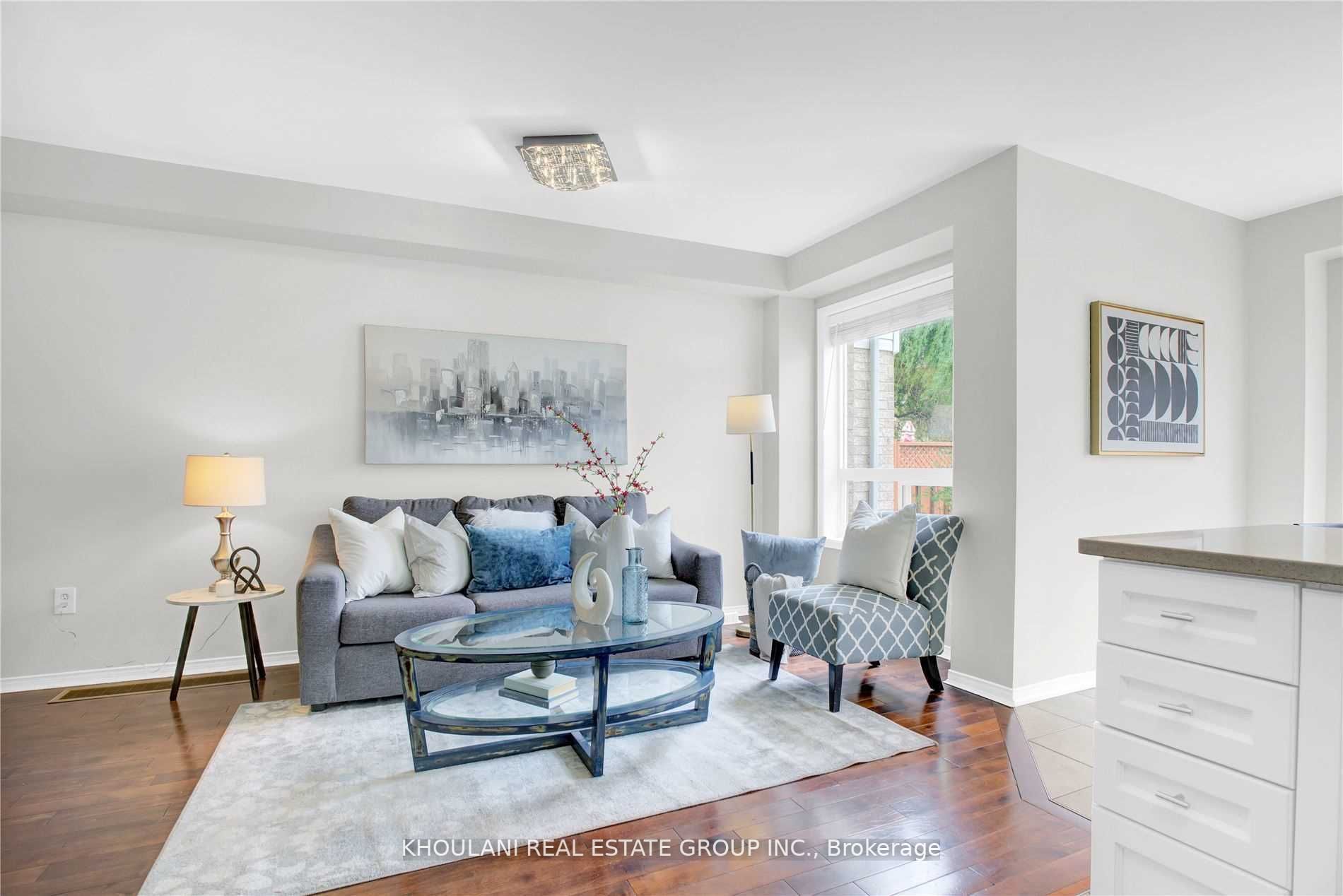 1215 Lamont Cres