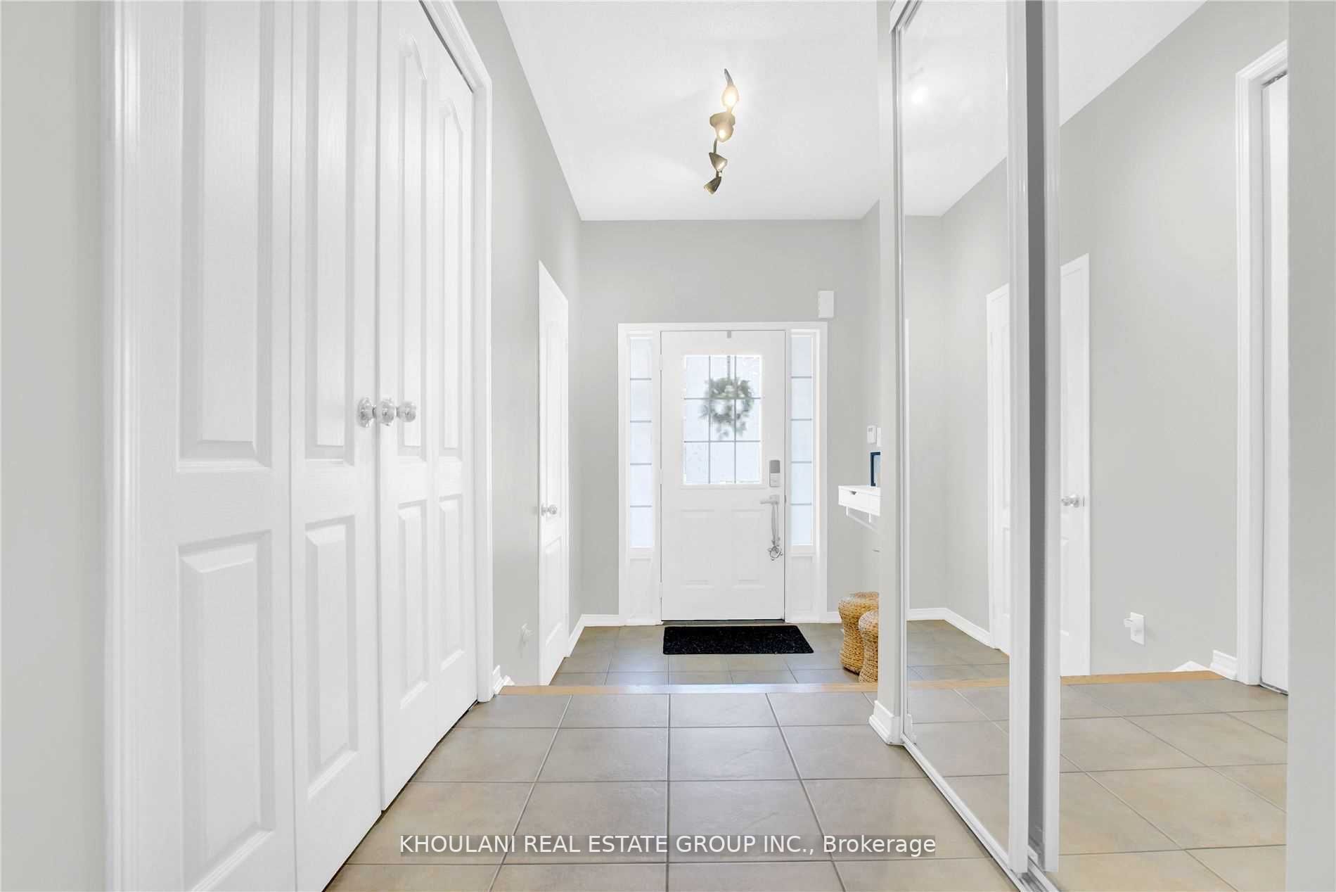 1215 Lamont Cres
