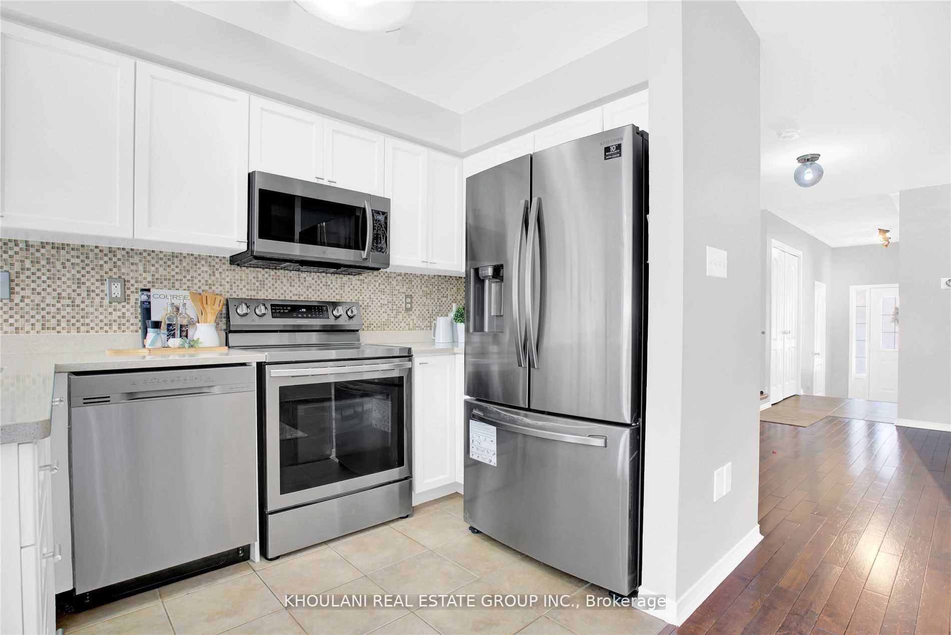 1215 Lamont Cres