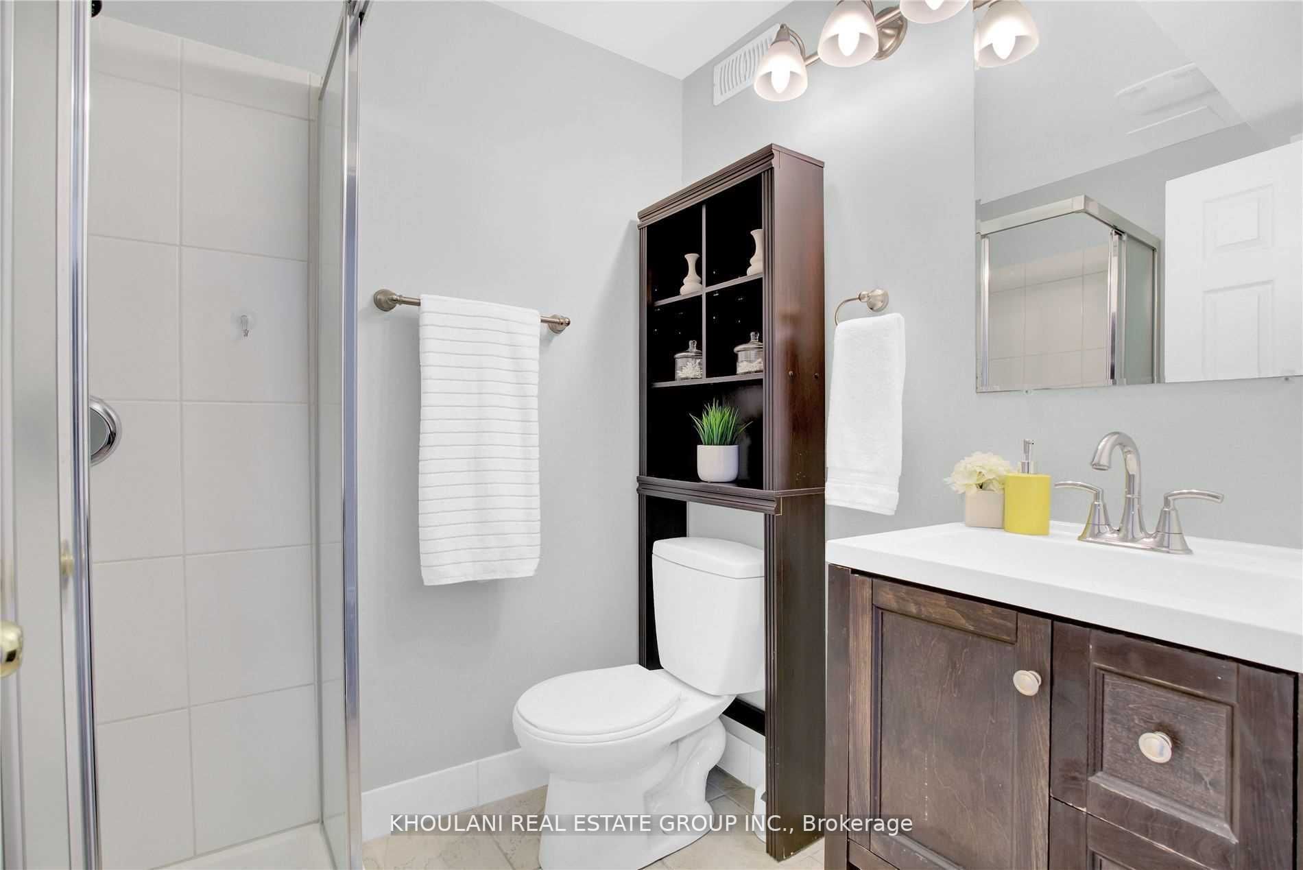 1215 Lamont Cres