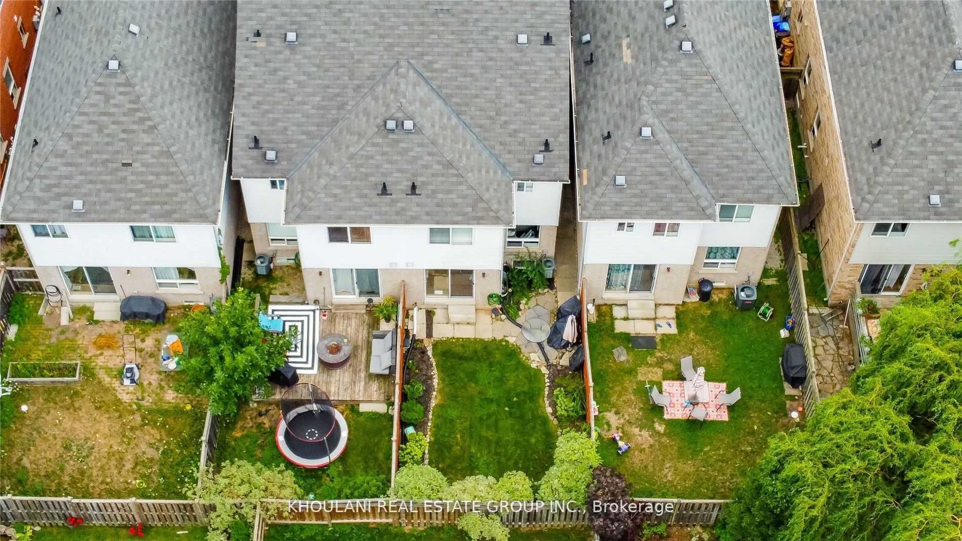 1215 Lamont Cres