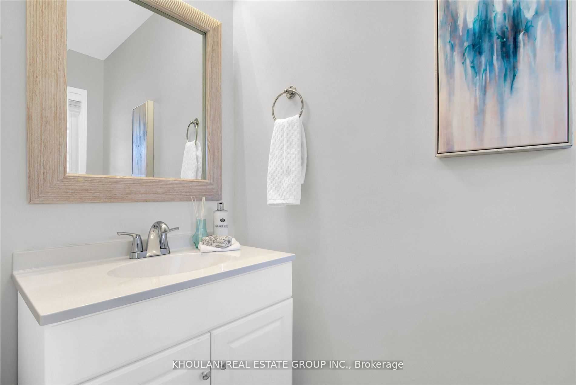 1215 Lamont Cres