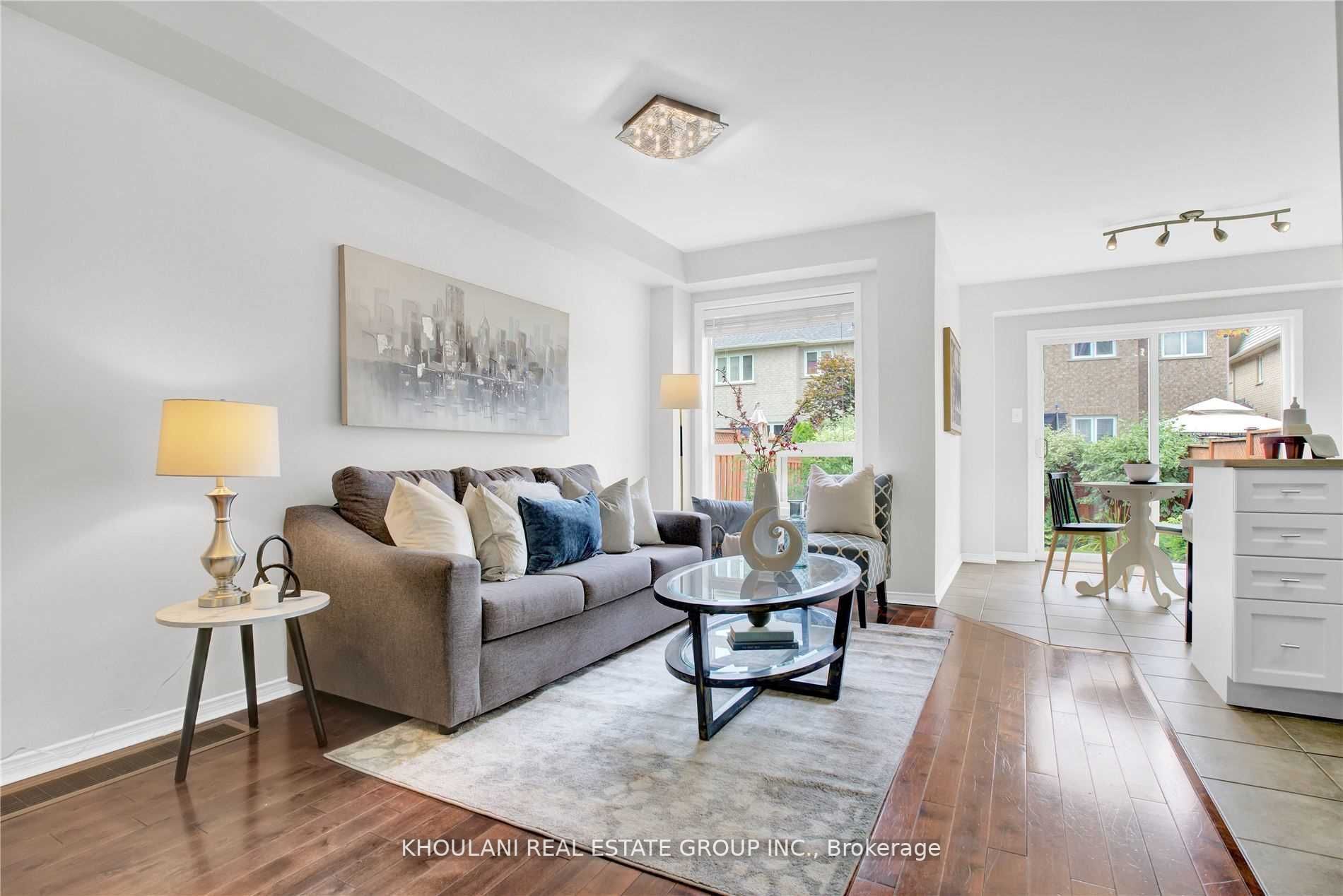 1215 Lamont Cres
