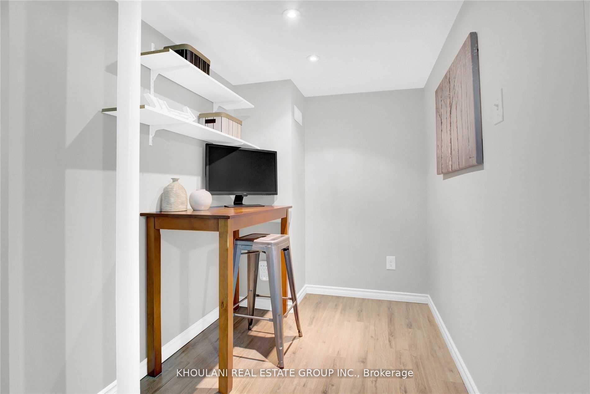 1215 Lamont Cres
