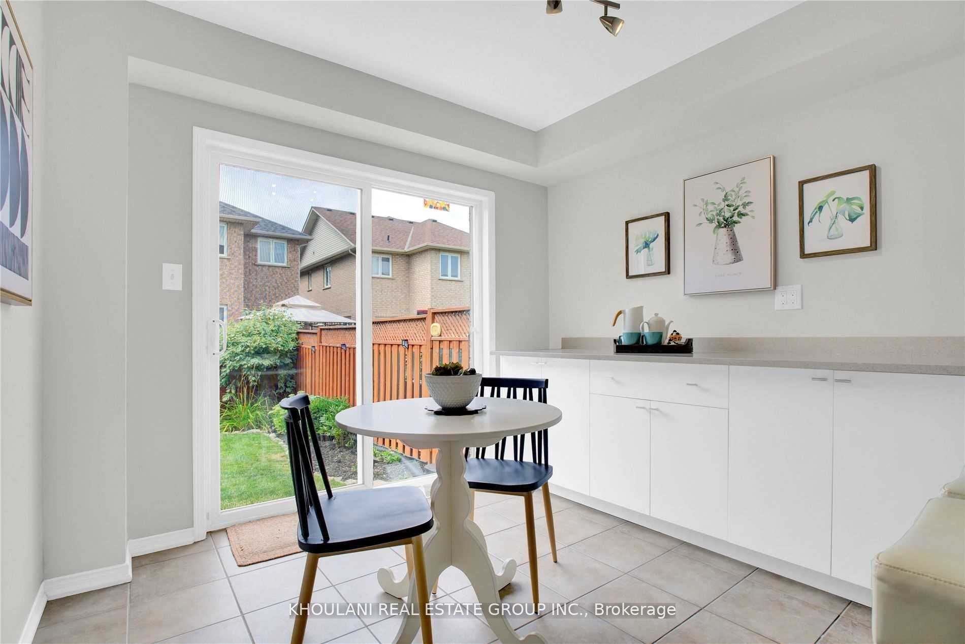 1215 Lamont Cres