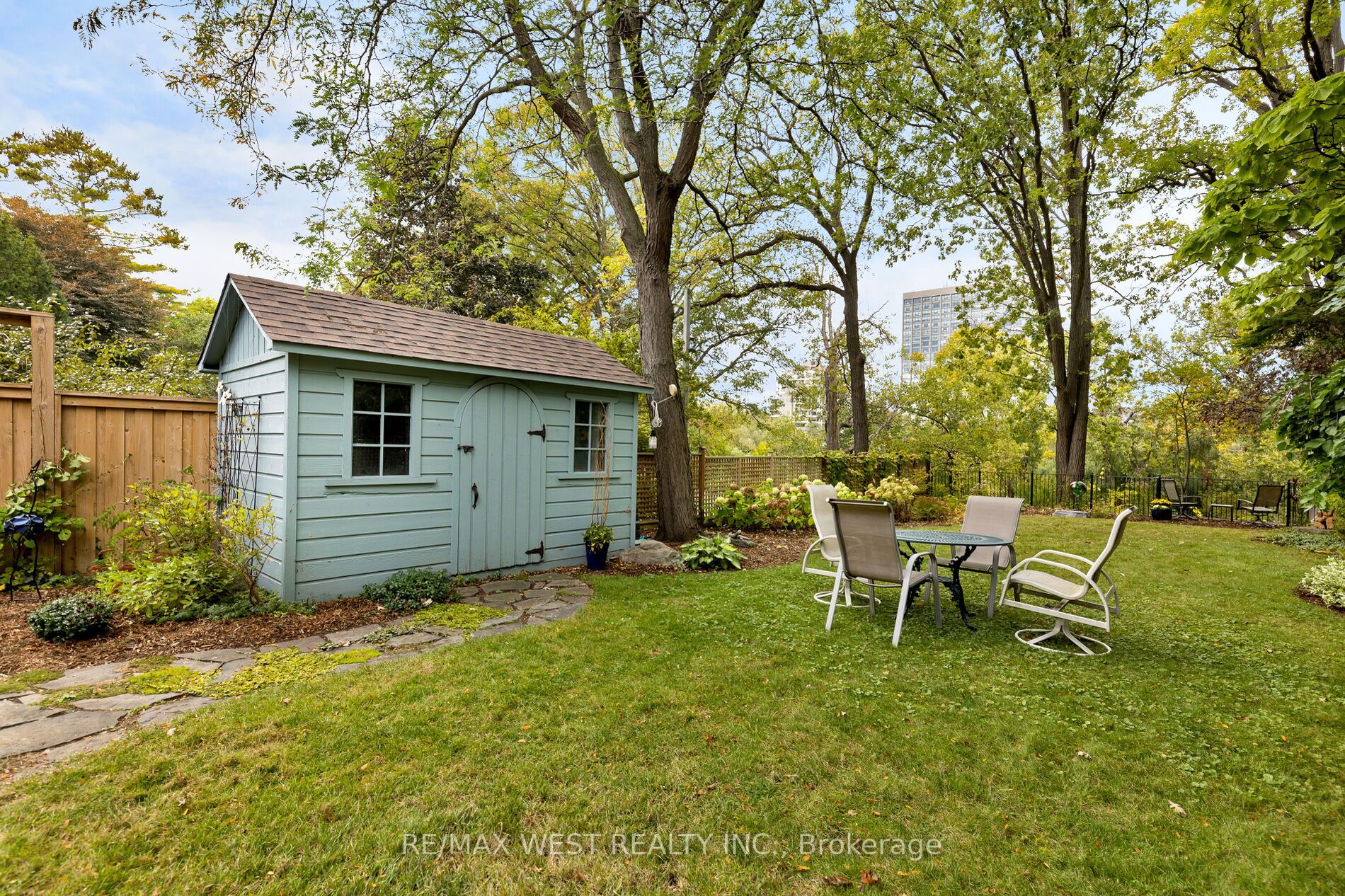 506 Riverside Dr