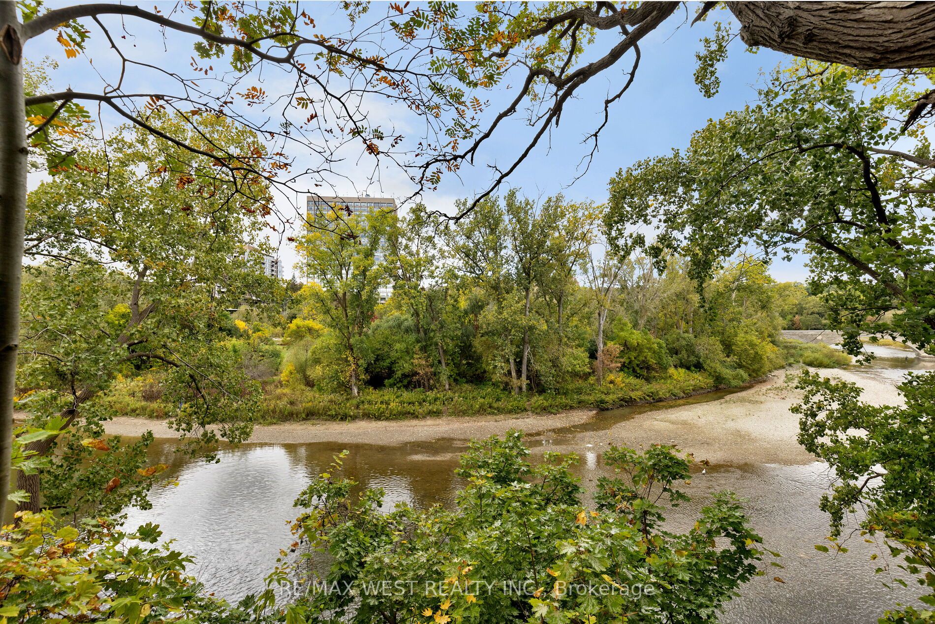 506 Riverside Dr