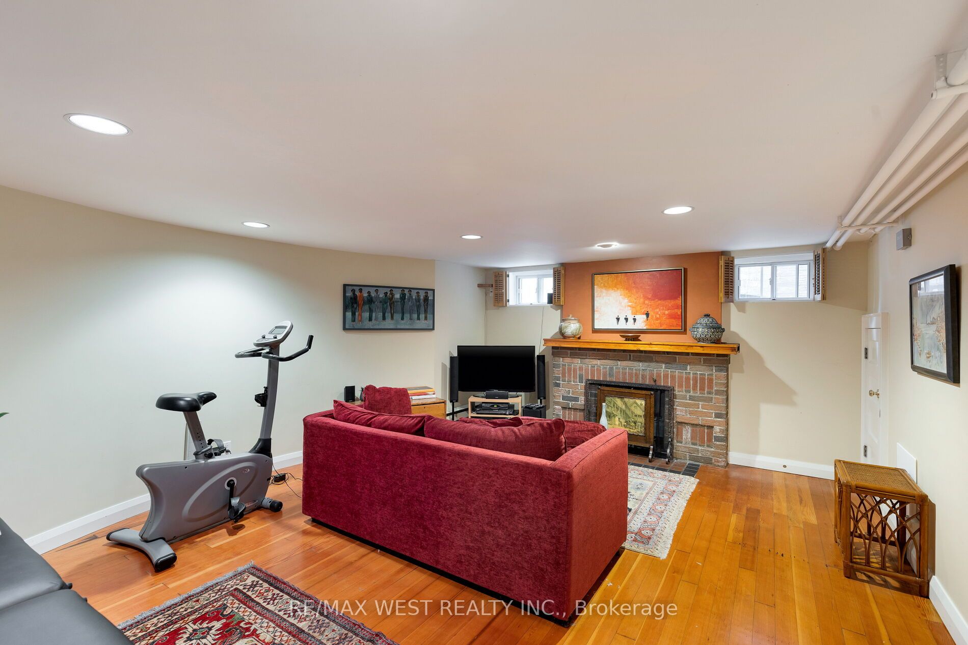 506 Riverside Dr