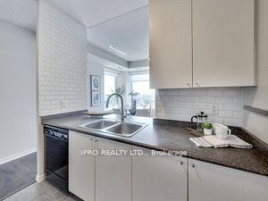 60 Heintzman St, #1613