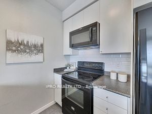 60 Heintzman St, #1613