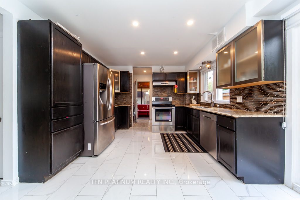 90 Centre St S
