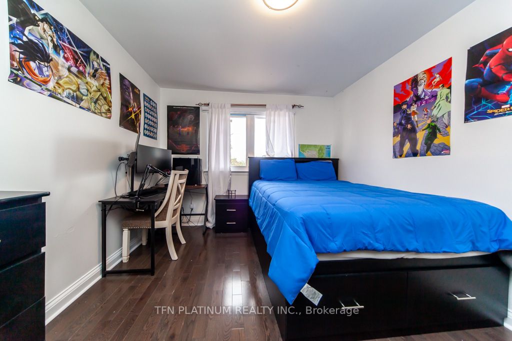 90 Centre St S
