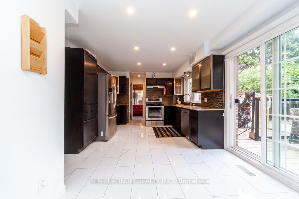 90 Centre St S