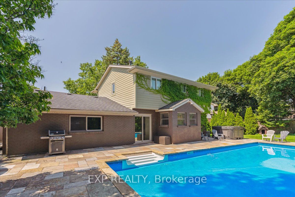 409 Valanna Cres